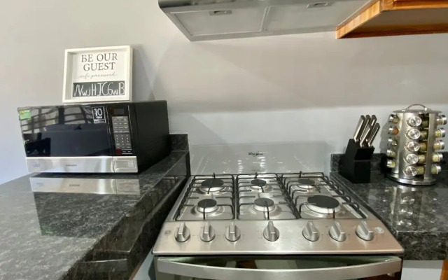 Beautiful New Condo Sea Breeze