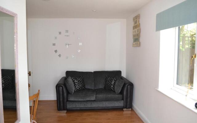 Number 1 Lytton Tree Lodge