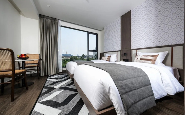 We Hotel Riverfront