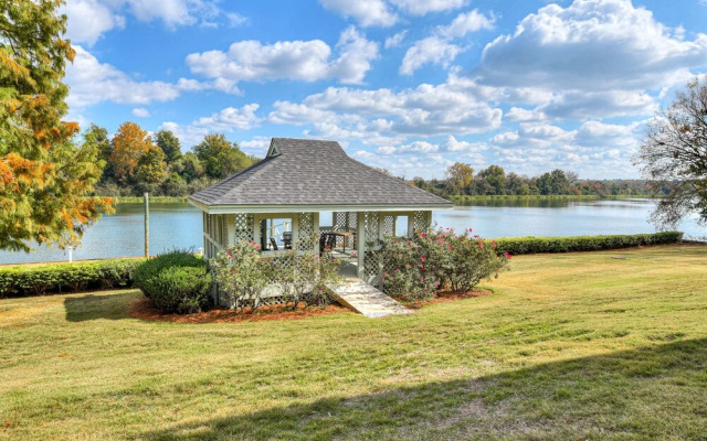 Beautiful 3BR Townhouse