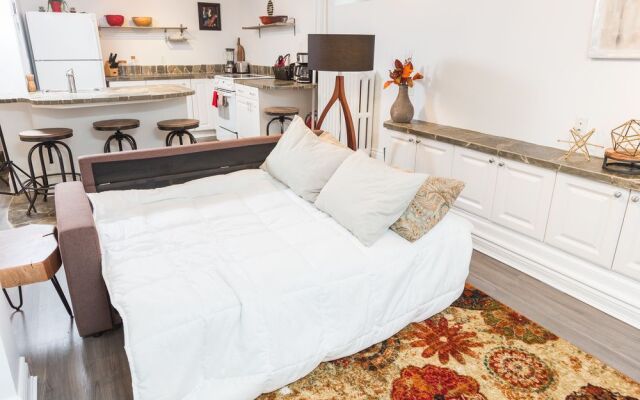 Applewood Suites - Bloor & Spadina