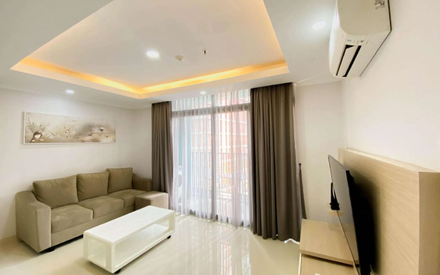 Apt Pejaten Park 2 BR Luas dgn Swim Pool & Netflix