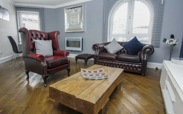 Portside Apartment Parking by Brighton Holiday Lets
