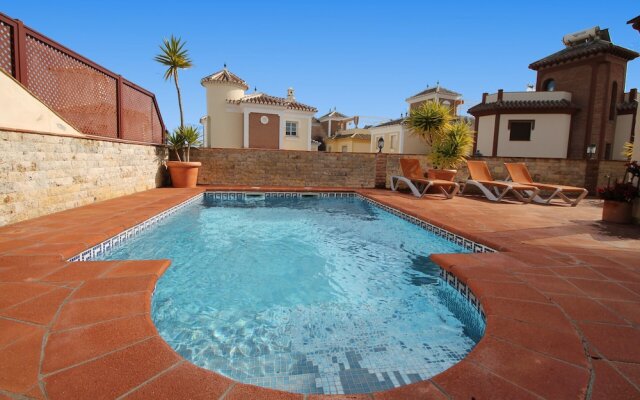 1033 Villa Laura