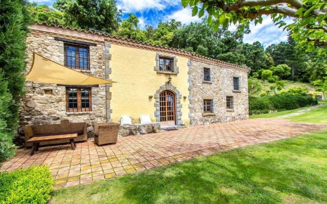 Catalunya Casas: Rustic Villa Buixa with mountain views, 30 km to the beach!