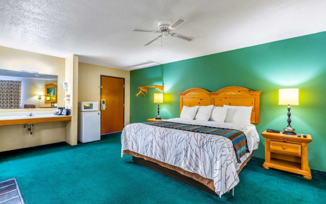 Royal Inn & Suites