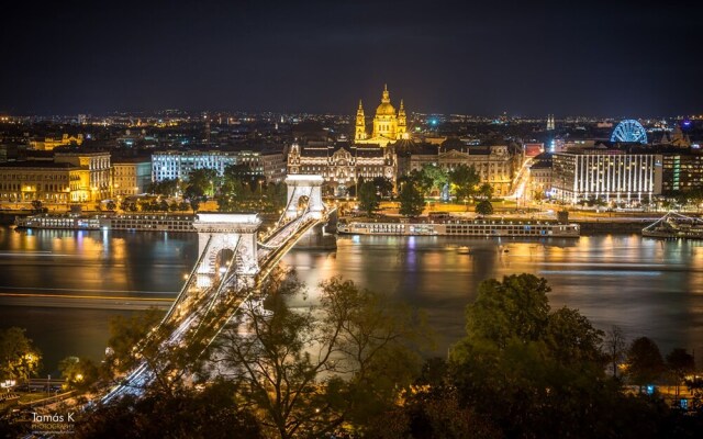 Andrassy2 Apartment - fireplace, A/C, free Wifi, city centre