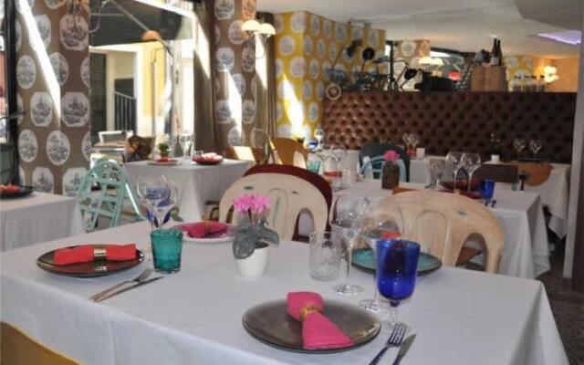 Le Petit Leon Hotel
