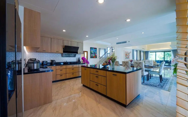 Luxury 5 Bedroom Villa nr to Beach - SRS