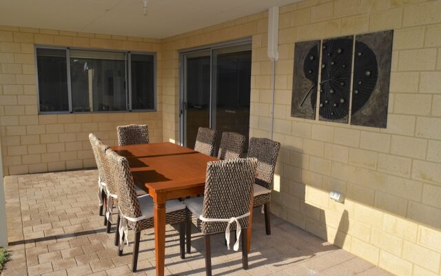 Beachwood House Broadwater