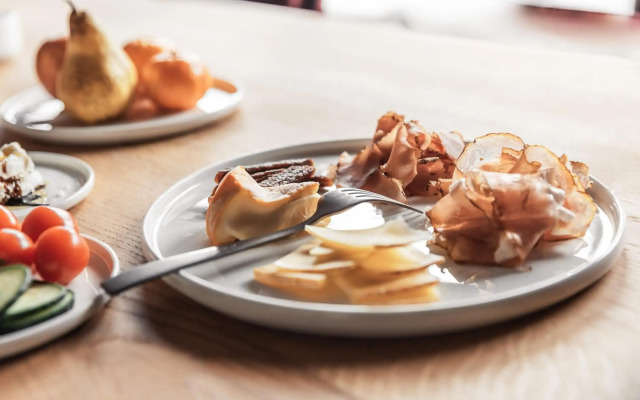 Burgi's - Adults only