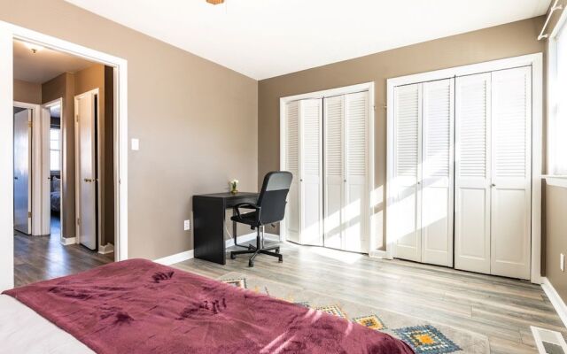 Charming 3BR House Cozysuites Pool Table