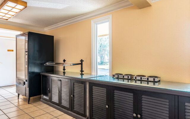 Super 8 by Wyndham Kissimmee-Orlando