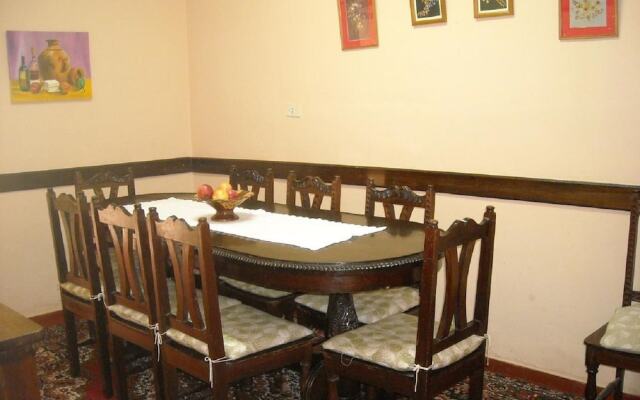 Hostal Intikahuarina B&B