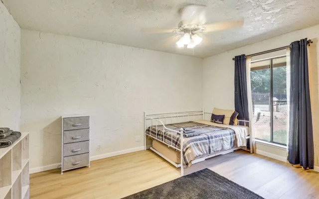 Spacious Home - 6 Mi to Downtown Fresno!