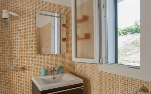 Apartment 2 With Pool And Sea View