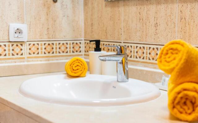 1314 FABULOUS 2 BEDROOM Accommodation ROOF TERRACE