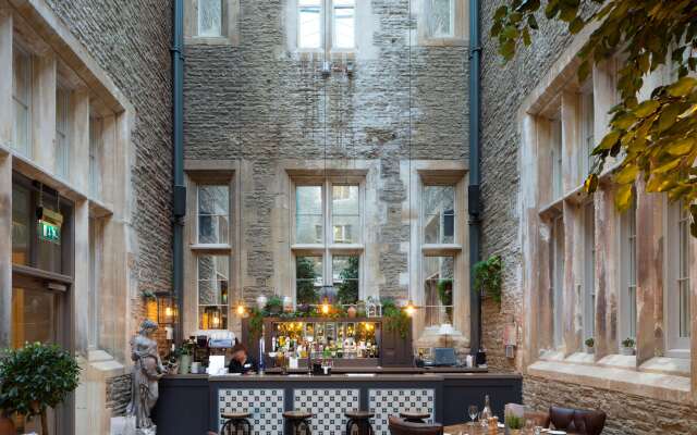 De Vere Tortworth Court