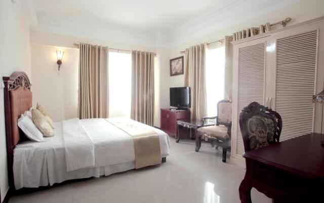 Classic Hoang Long Hotel