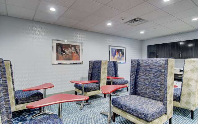 Hampton Inn & Suites Boston/Stoughton