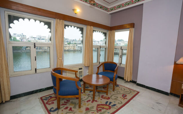 Hotel Sarovar on Lake Pichola