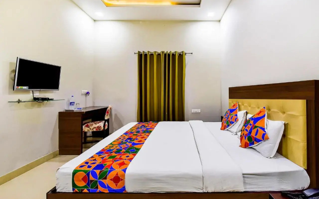 Fabhotel The Castle Homestay