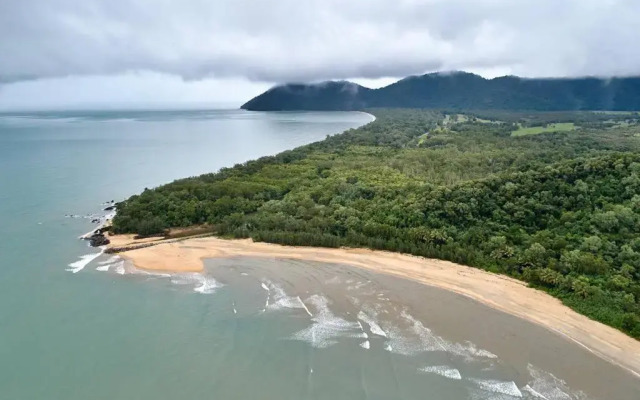 Beachfront - 'Pippies on the Beach' @ Bramston