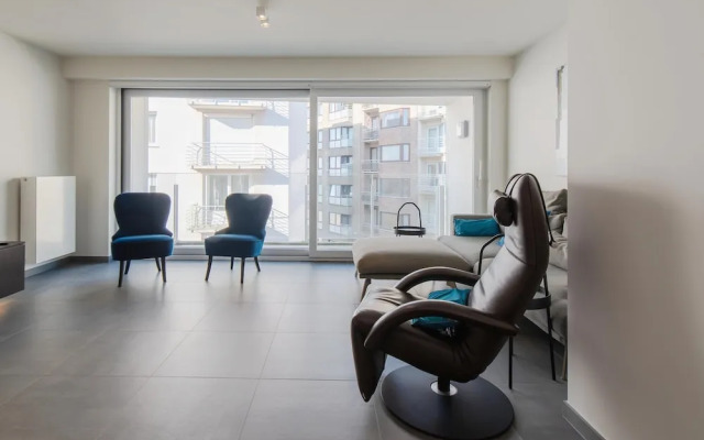 Apartment Close to the sea Wall of Mariakerke