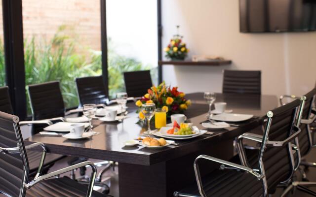 93 Luxury Suites & Residences