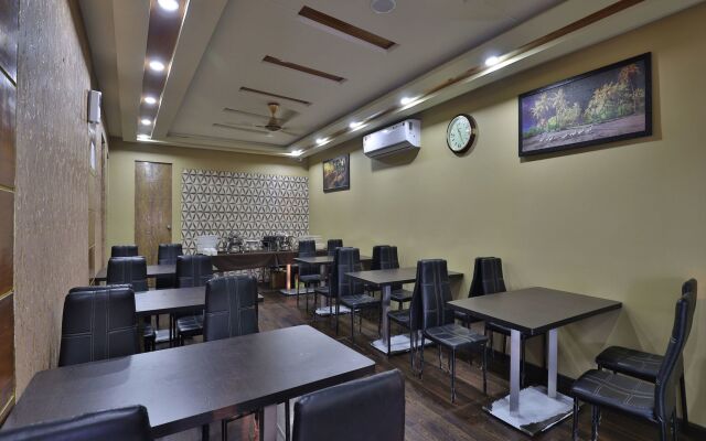 OYO 9240 Hotel Crystal Inn