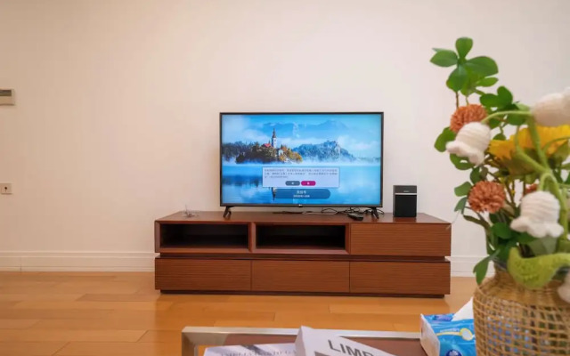 Tyms Stylish 3BR 2BA Apt Xujiahui Metro