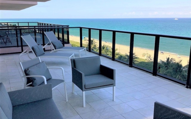 Alexander 1001 3 Bedroom Apts by RedAwning