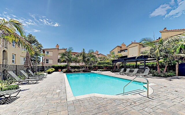 Monarch Vista: Updated W/ Pool & Spa 1 Bedroom Condo