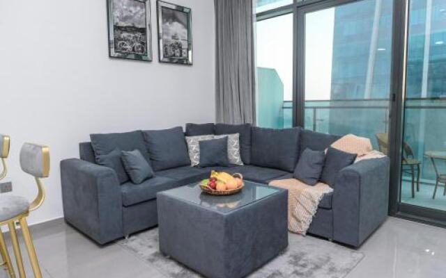 Luton Vacation Homes - Damac Maison Studio, Canal View