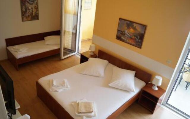 Studio Apartments Marija