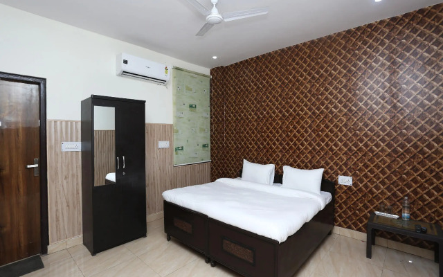OYO 36021 Diamond Guest House