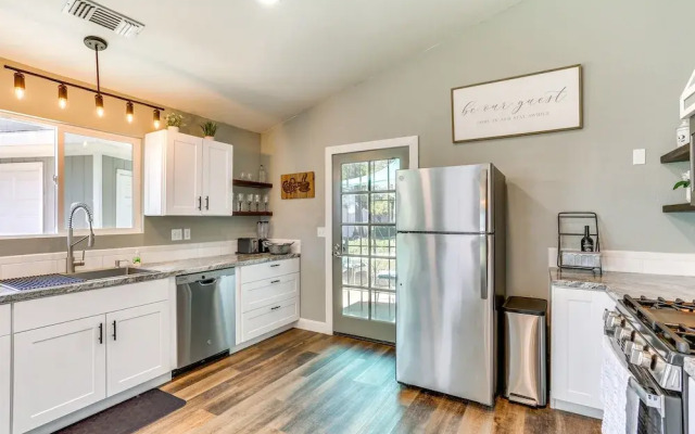 Quiet Redding Getaway ~ 7 Mi to Downtown!