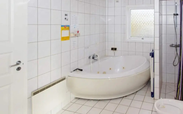 Enticing Holiday Home in Hemmet near Sea