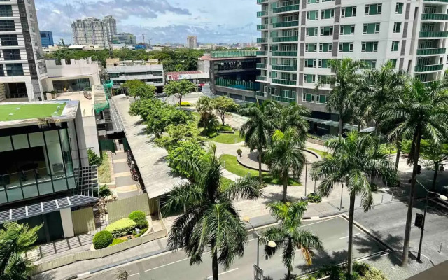 Holiday Inn & Suites Makati by IHG
