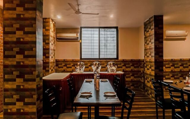 OYO 23501 Log Inn Plaza