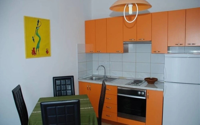 Markle - Swimming Pool and Sunbeds - A1