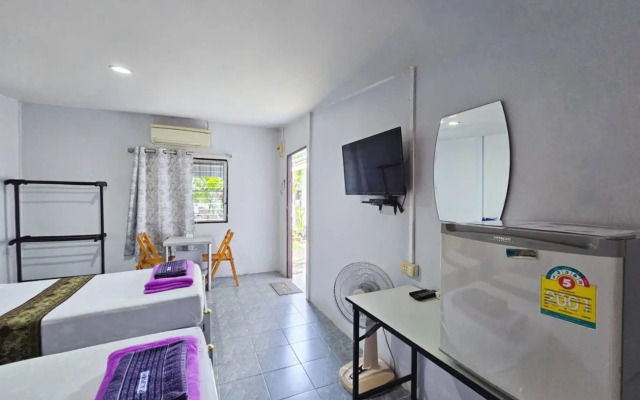 P California Inter Hostel