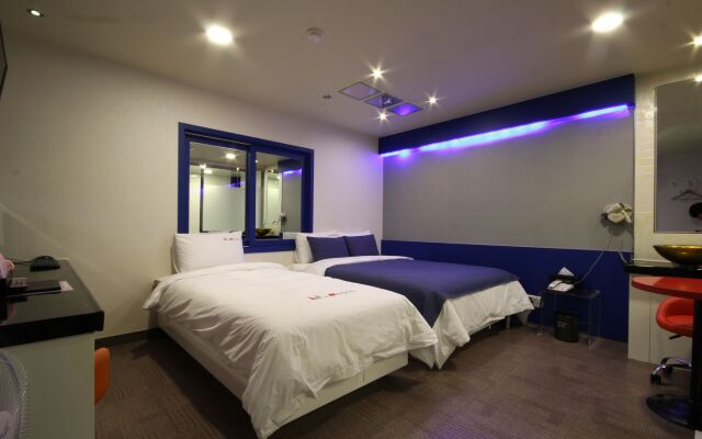 The M Hotel