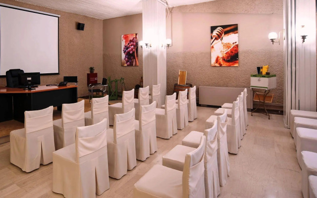 Nidimos Hotel