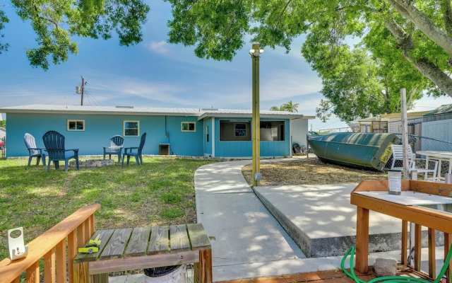 Waterfront Okeechobee Getaway w/ Backyard Dock!