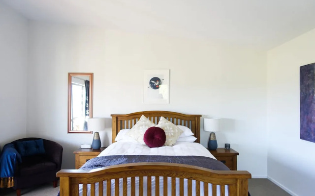 Tasman Hill Lodge - Adult Only