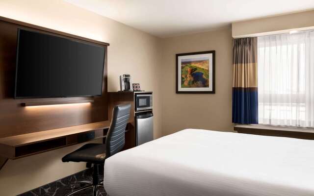 Microtel Inn & Suites by Wyndham Aurora