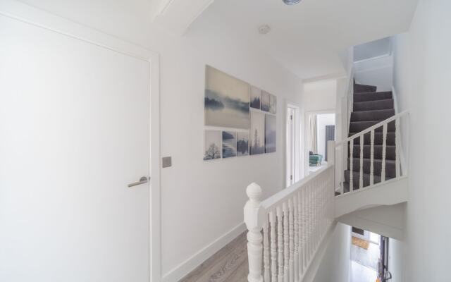 Charming 3-bed Apartment in South end on sea