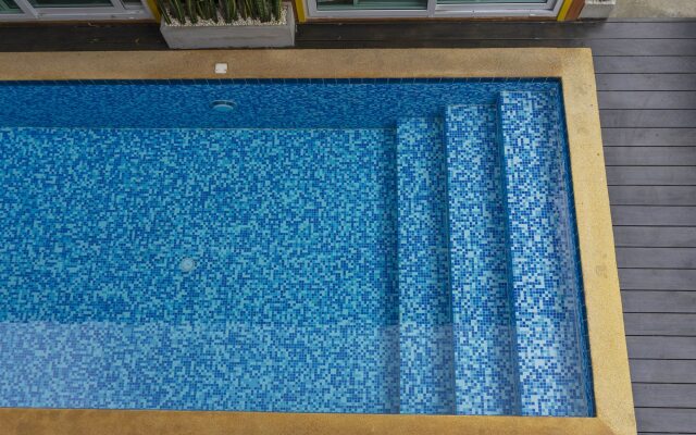 Resort V - MRT Huai Khwang