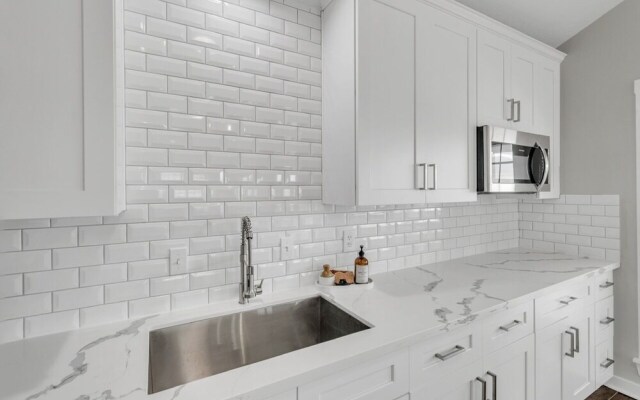 Windsical Escape 2 Bedroom Home by RedAwning